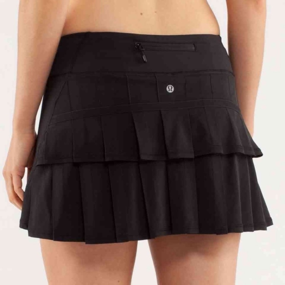 Size 6 black ruffled lulu lemon skirt